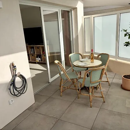 New With Terrace And Private Parking * Le Lavandou