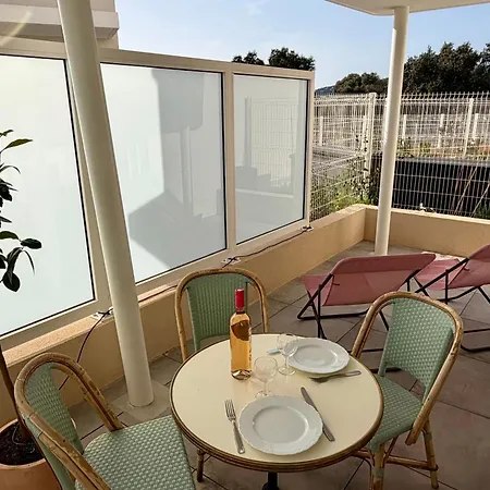 Apartment New With Terrace And Private Parking And Pool Le Lavandou