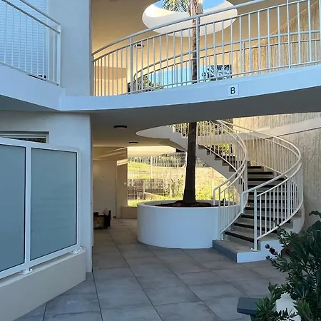 New With Terrace And Private Parking And Pool Le Lavandou