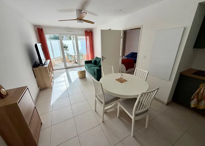 New With Terrace And Private Parking Le Lavandou