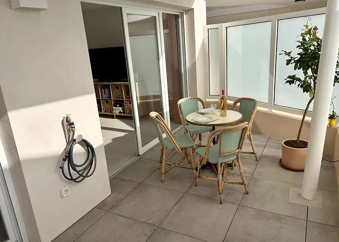 New With Terrace And Private Parking * Le Lavandou